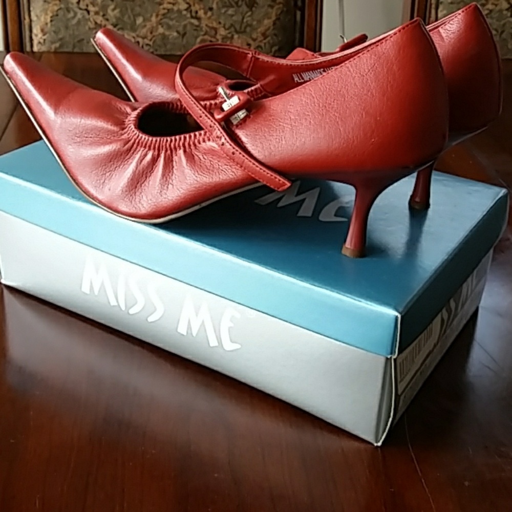 Red Heels - Picture 3 of 3